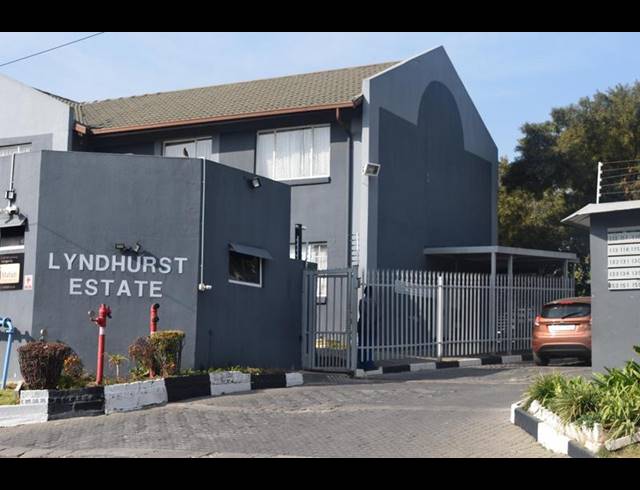 2 BEDROOM TOWNHOUSE FOR SALE IN KEW